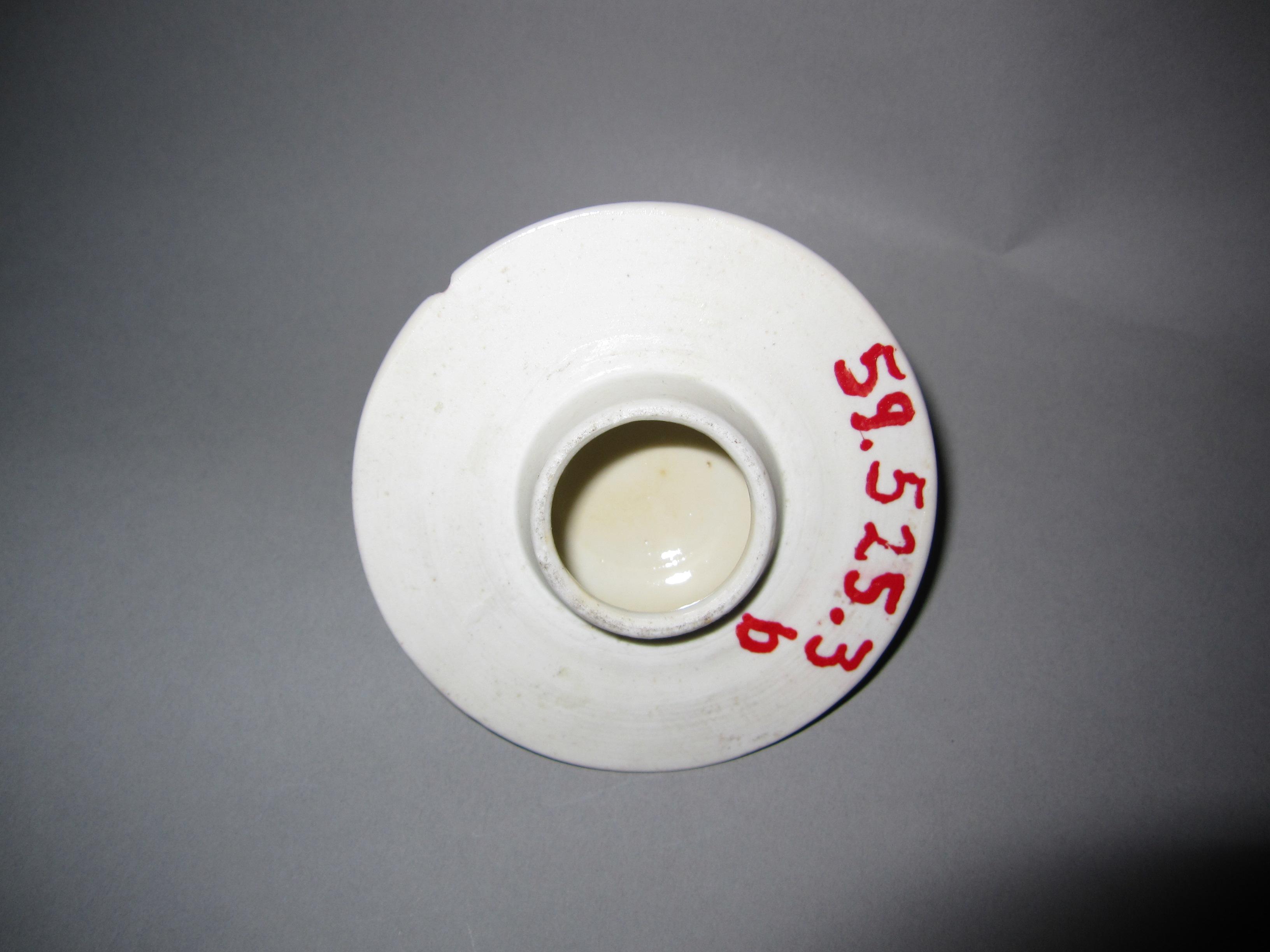 1959.0525.003 B Porcelain garniture underside