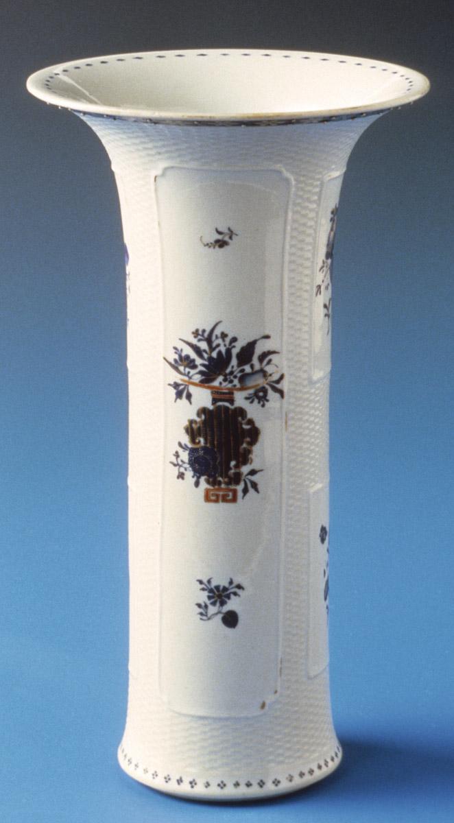 1959.0525.004 Garniture, view 3