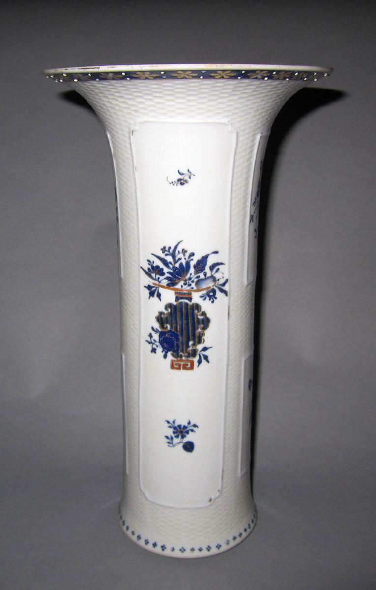 1959.0525.004 Porcelain garniture