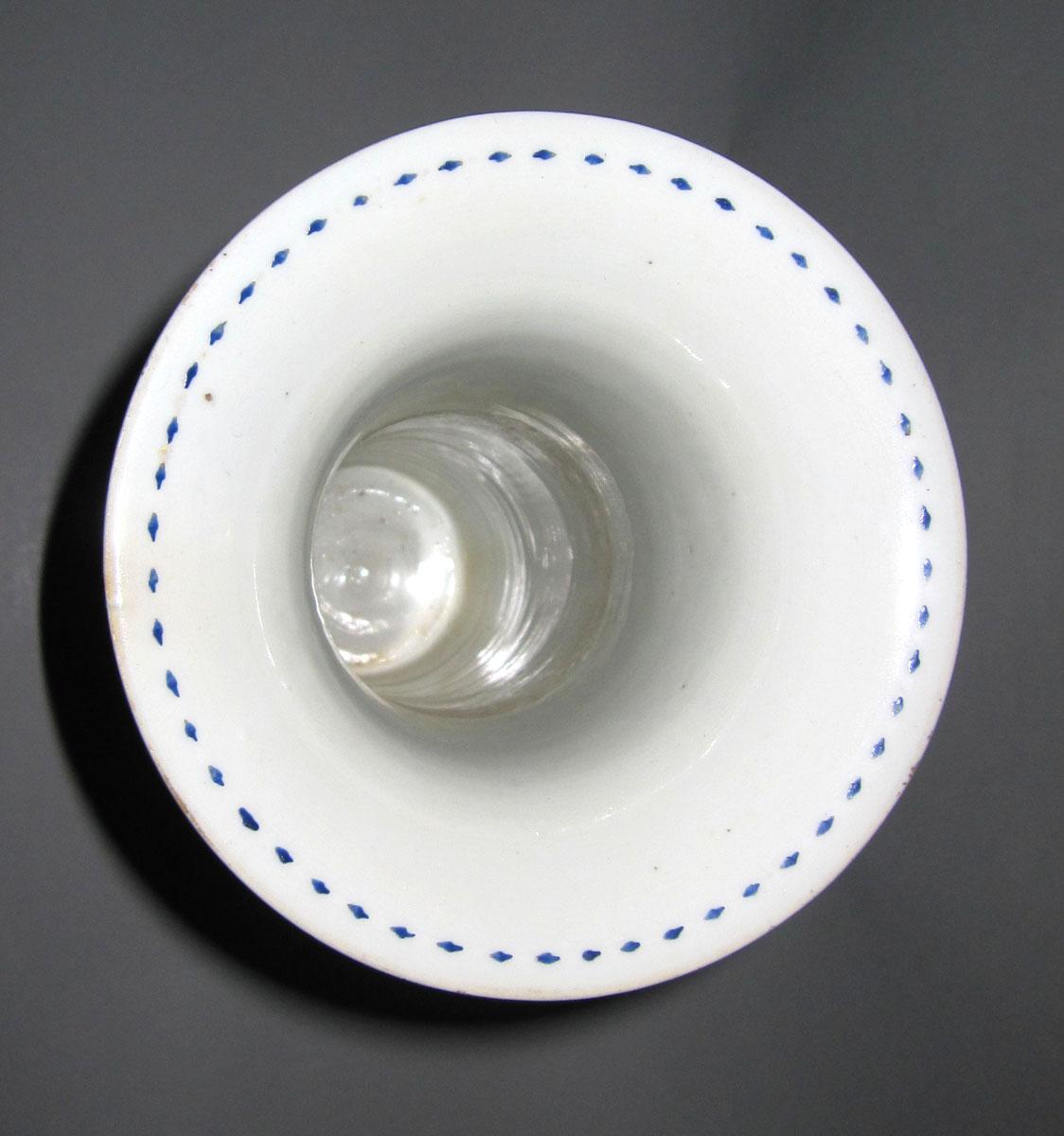 1959.0525.004 Porcelain garniture top