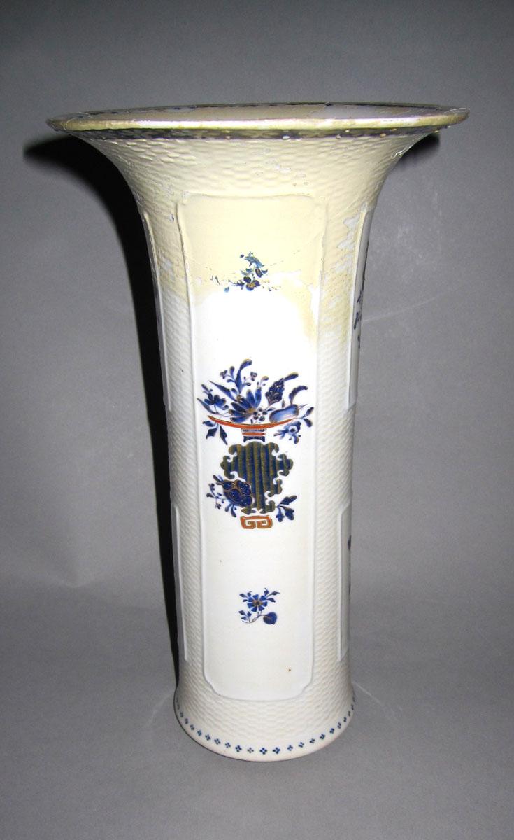 1959.0525.005 Porcelain garniture
