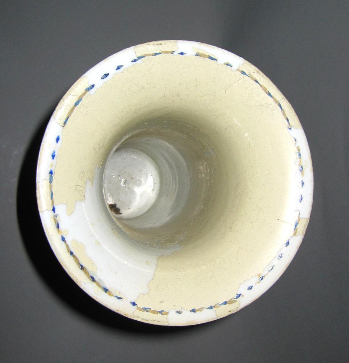 1959.0525.005 Porcelain garniture top