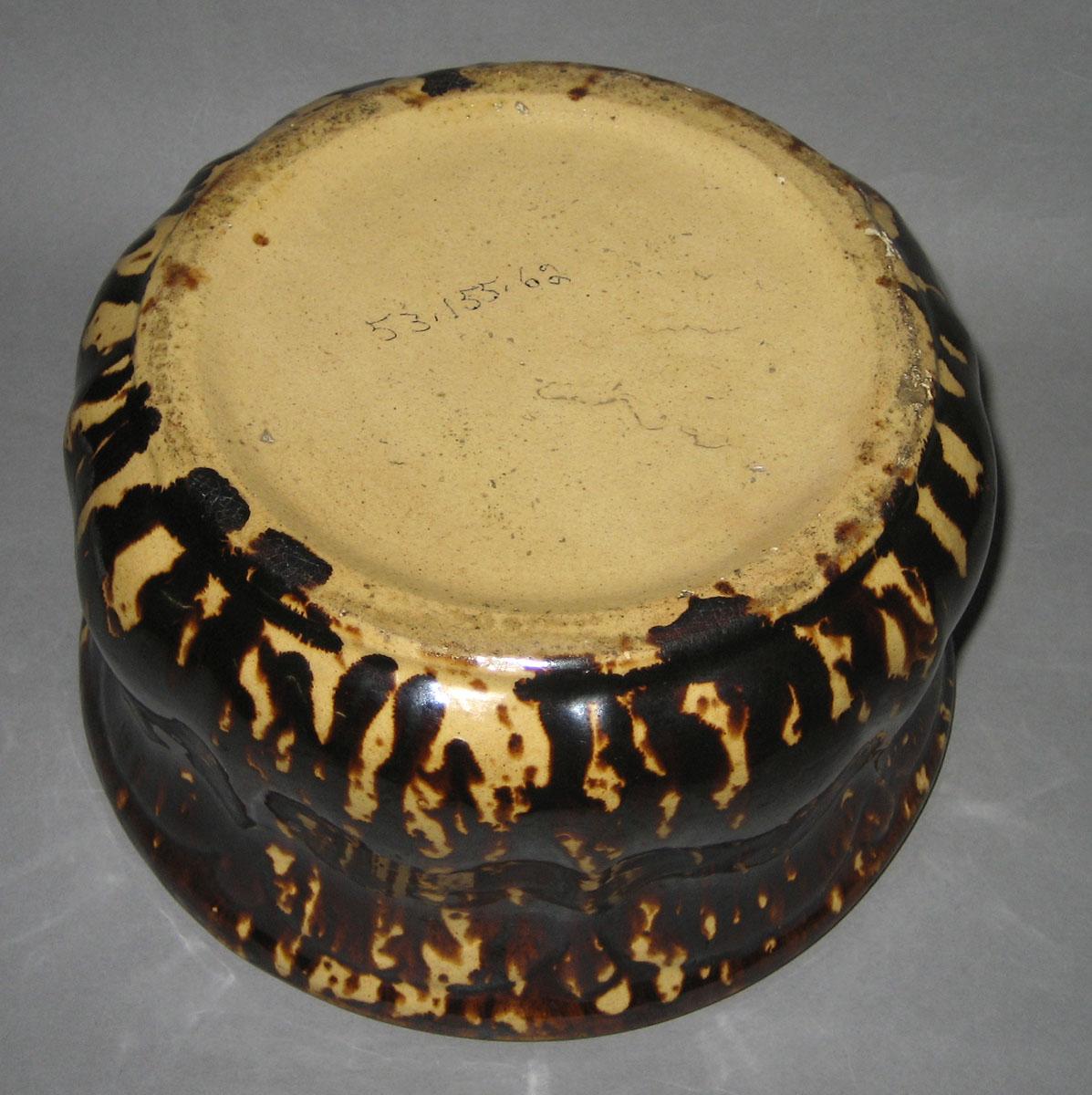 1953.0155.062 Spittoon (bottom)