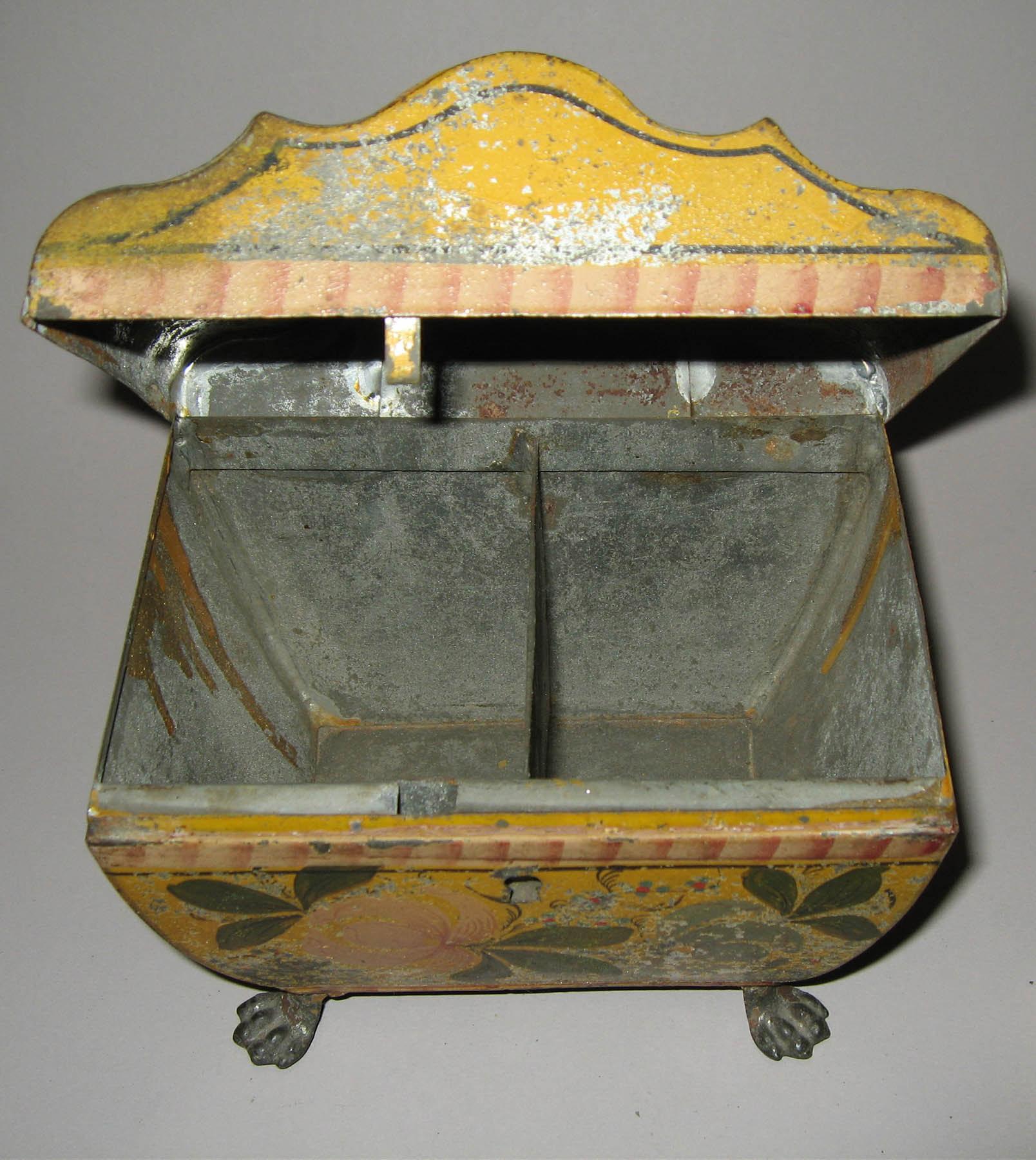 1959.0547 Tea caddy interior