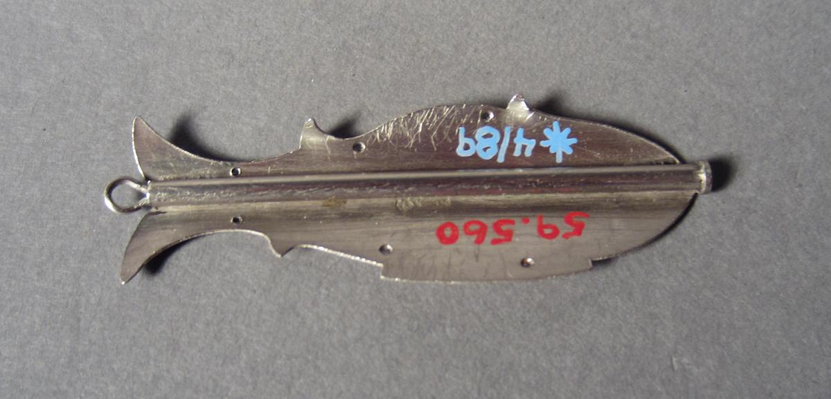 1959.0560 A Knitting sheath, Underside