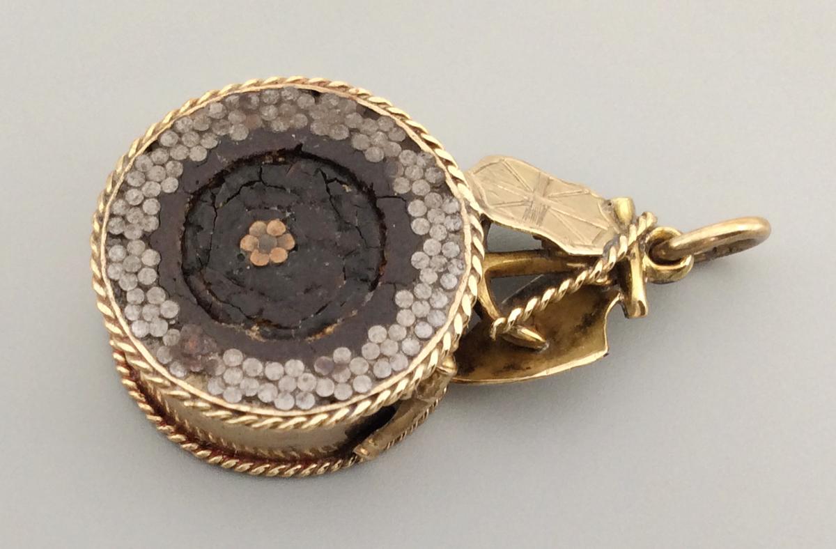 1959.0565 Watch fob, view 4