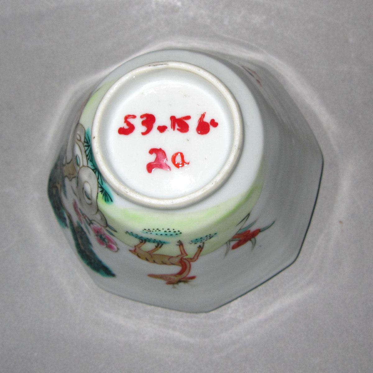 1953.0156.002 A Porcelain teacup underside