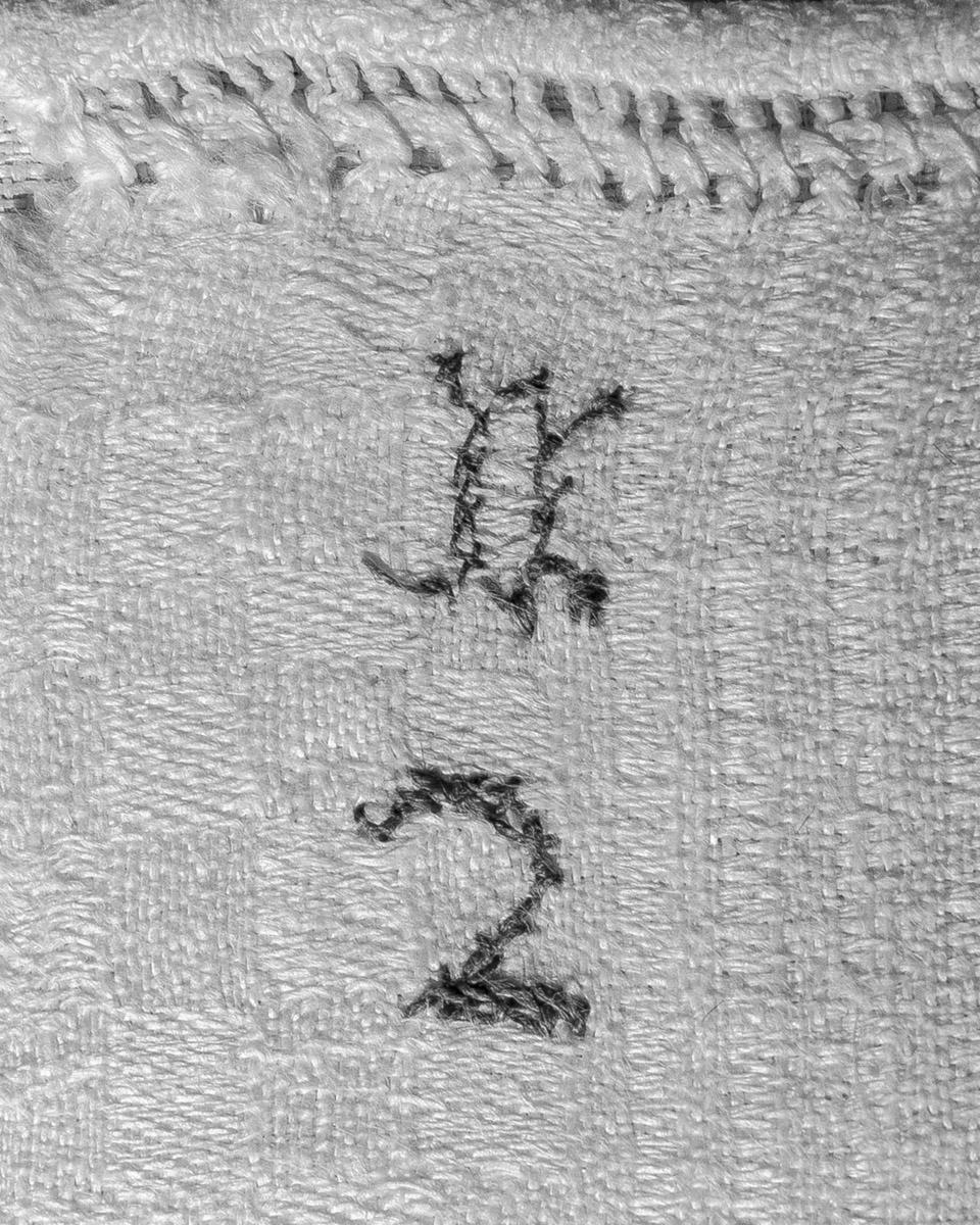 2012.0030 Napkin, detail 1