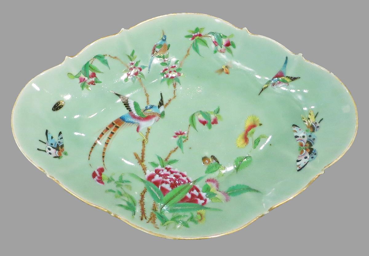 2014.0016.210 Dish upper surface