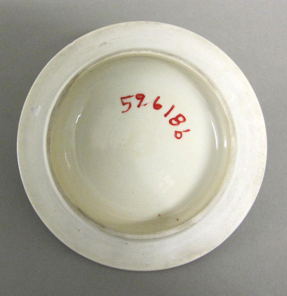 1959.0618 B Porcelain pitcher underside
