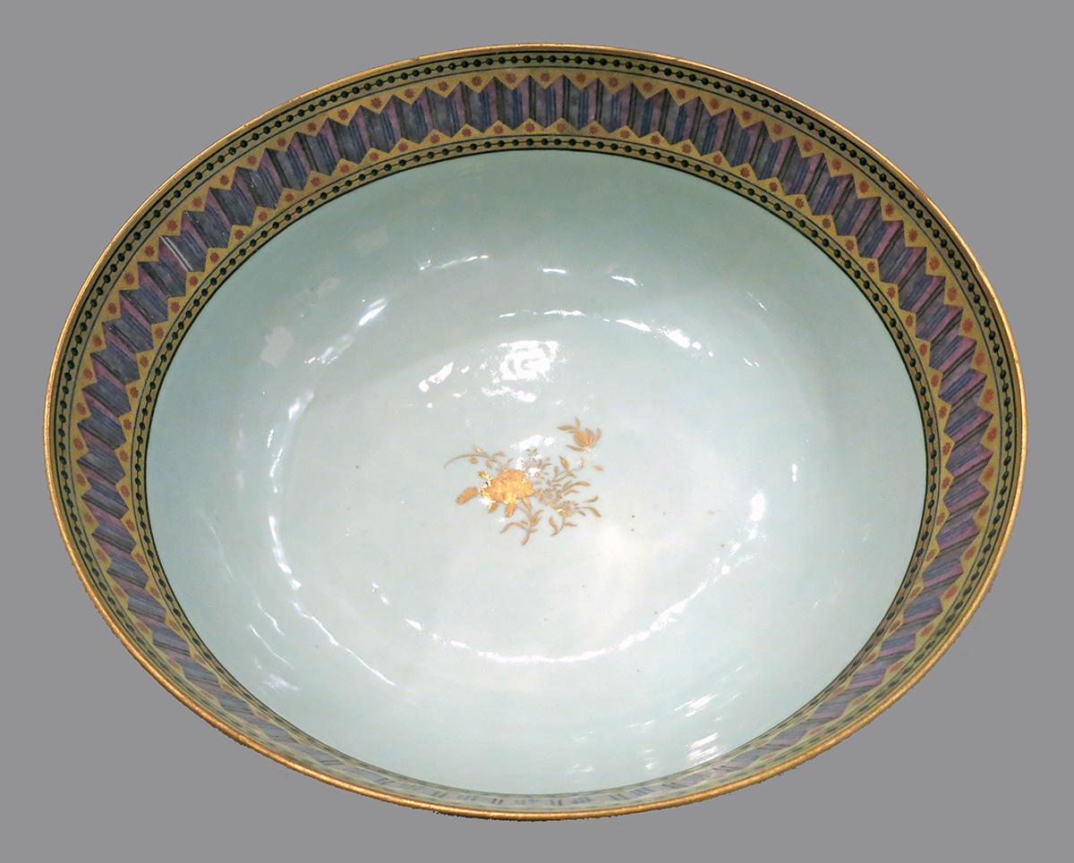 2014.0016.174 Punch bowl inside