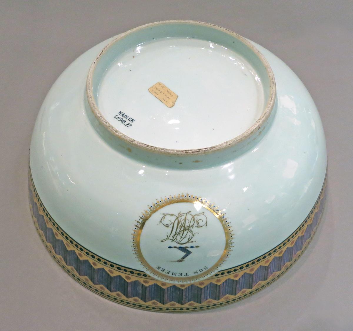 2014.0016.174 Punch bowl underside