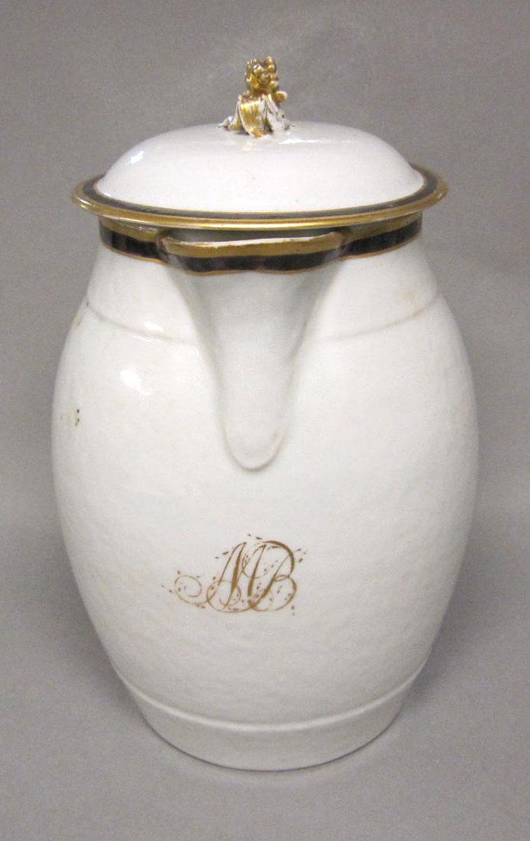 1959.0619 A,B Porcelain pitcher lip