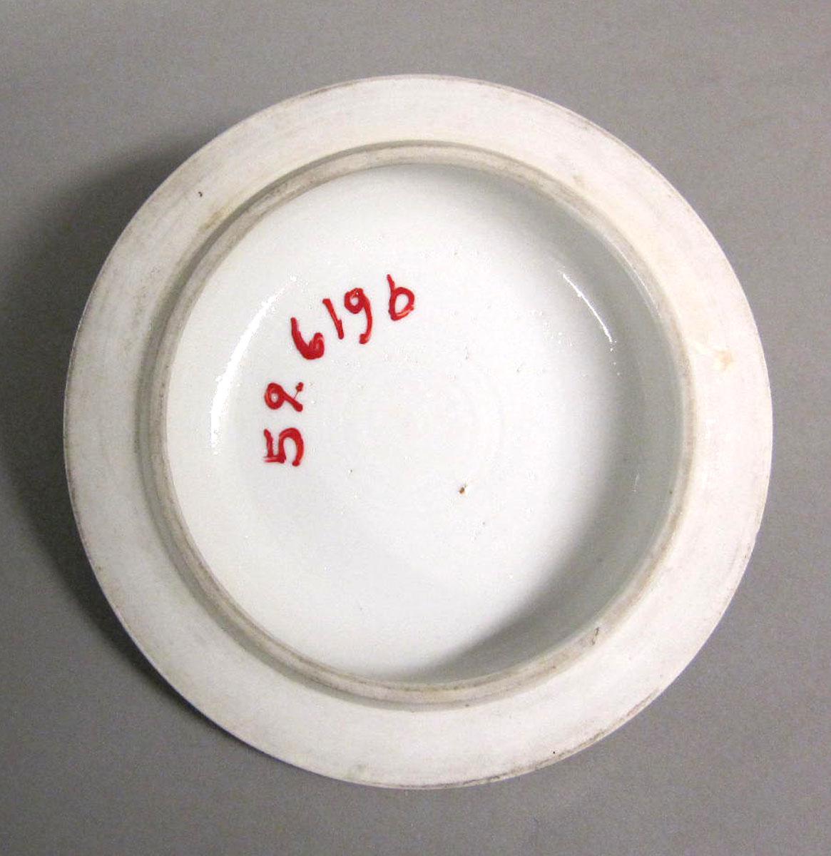 1959.0619 B Porcelain pitcher underside
