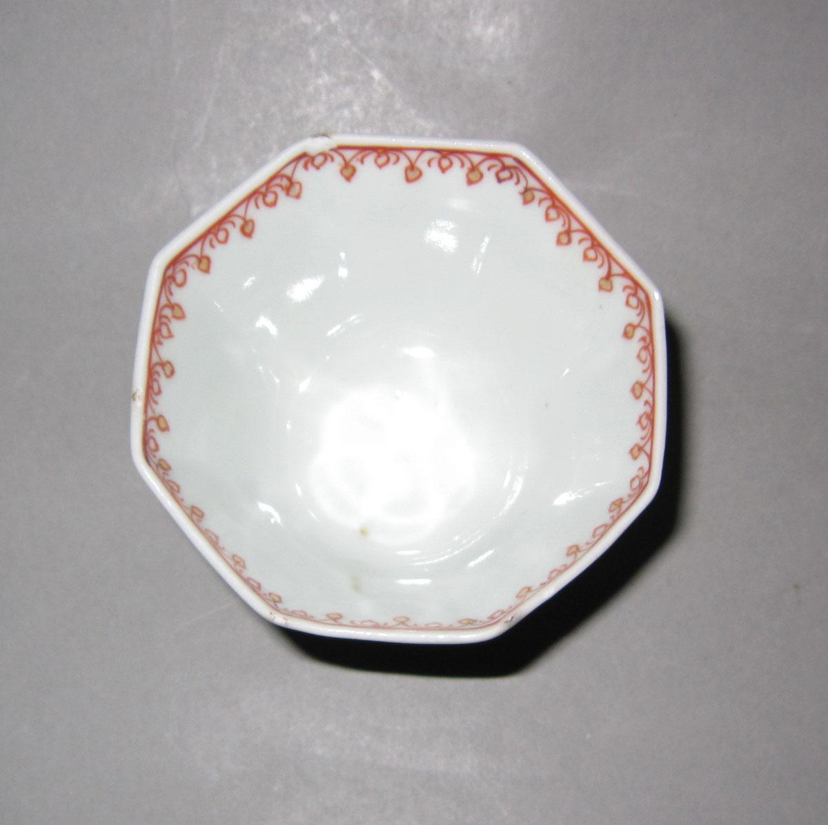 1953.0156.004 A Porcelain teacup top