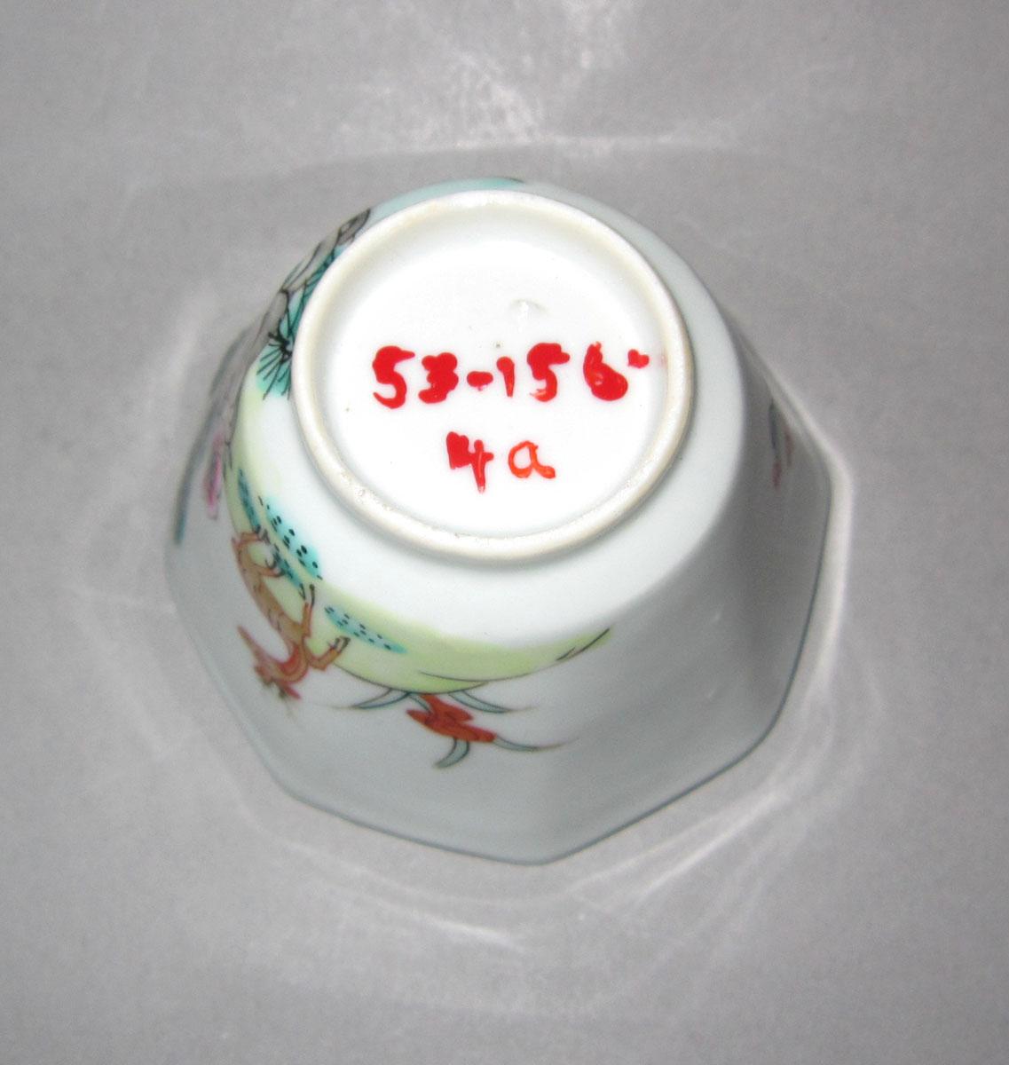1953.0156.004 A Porcelain teacup underside