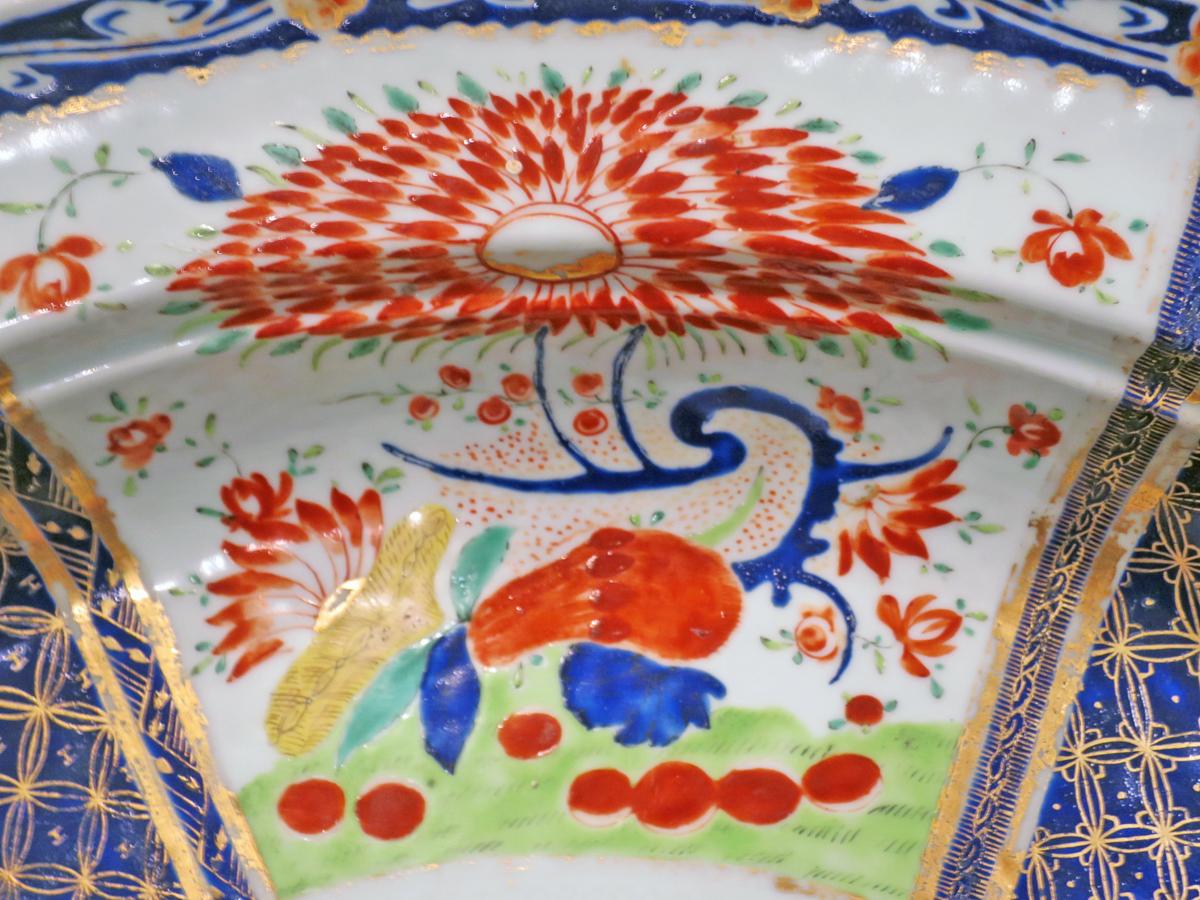 2014.0016.123 Dish, detail 2