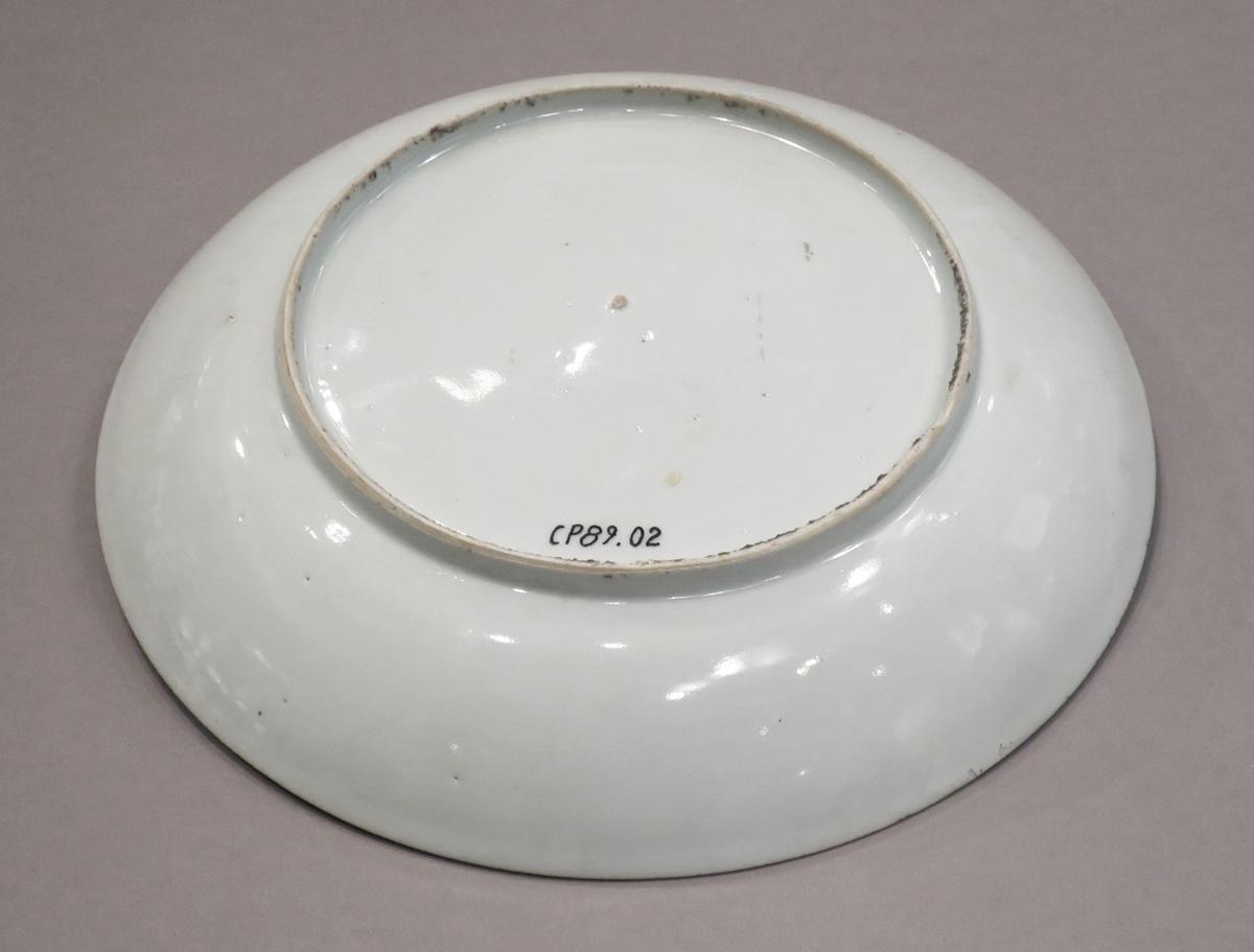 2014.0016.103 Plate, underside angle