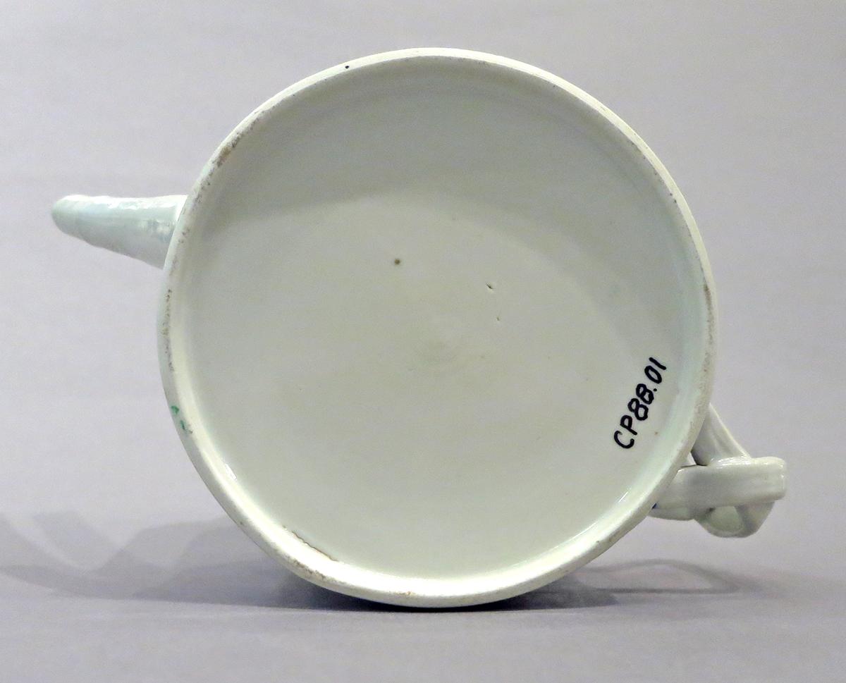 2014.0016.115 A Teapot underside