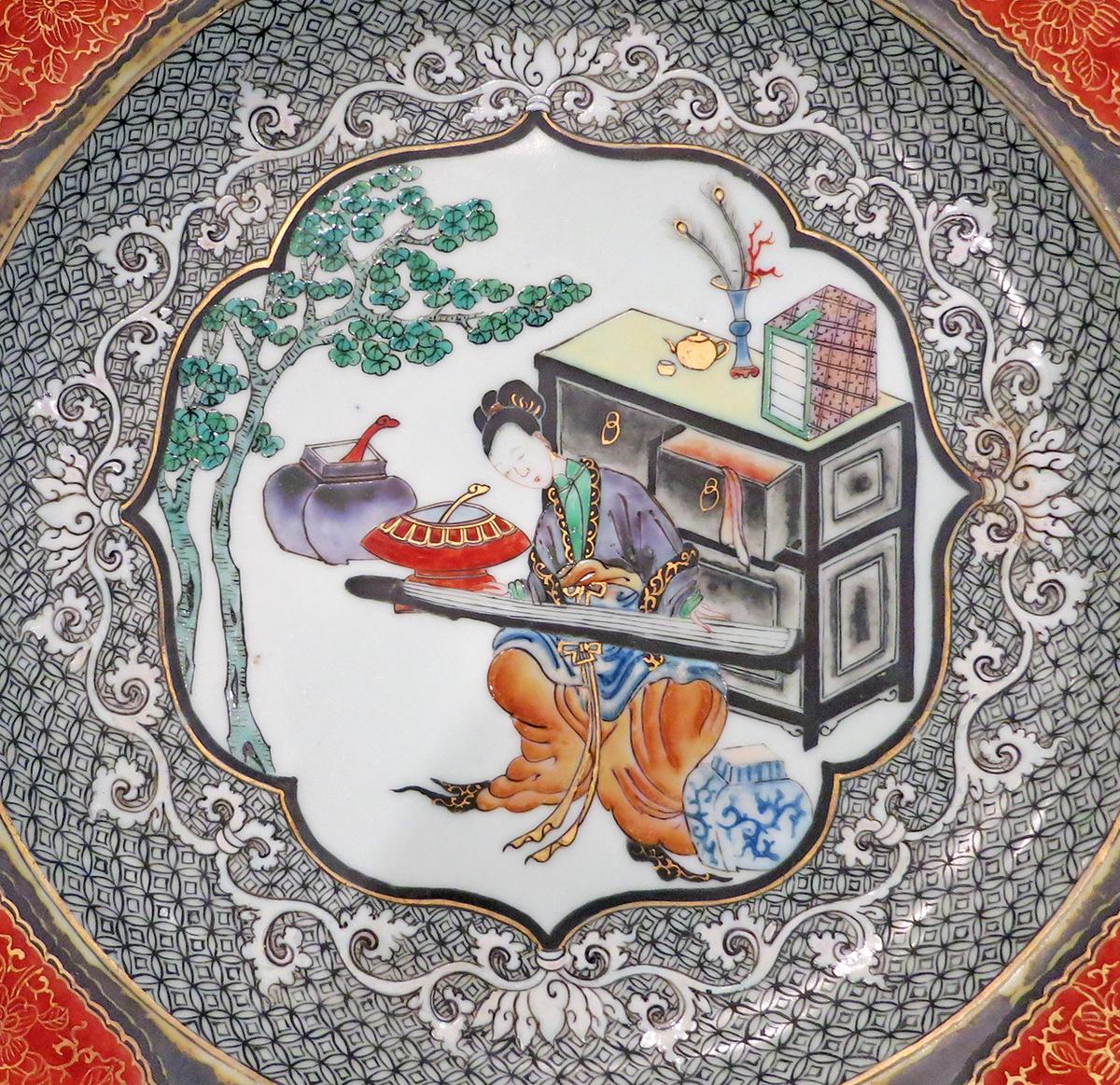 2014.0016.013 Dinner plate detail 2