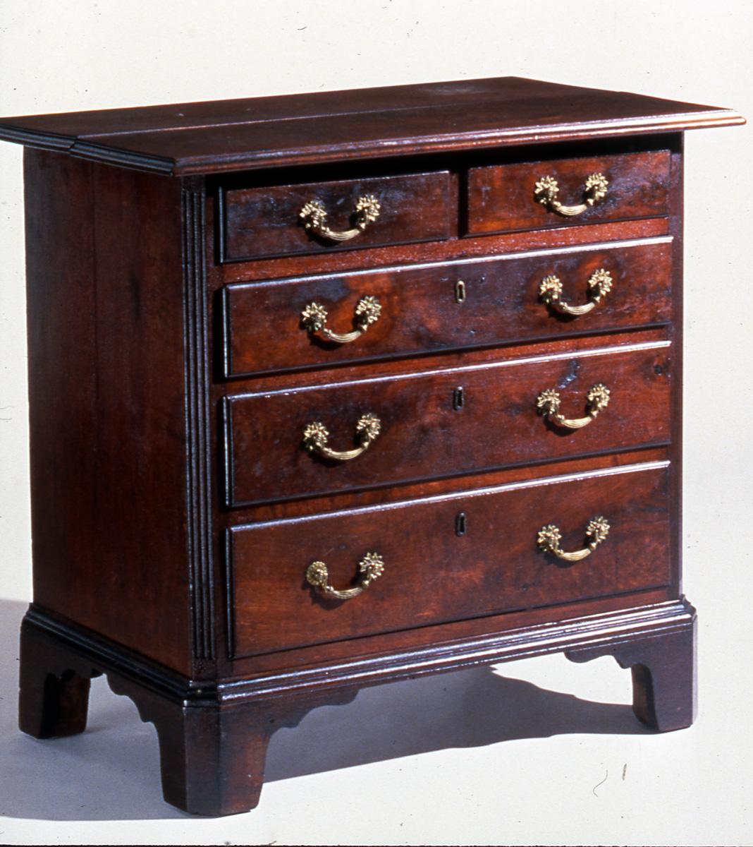 1959.0632 Chest of drawers
