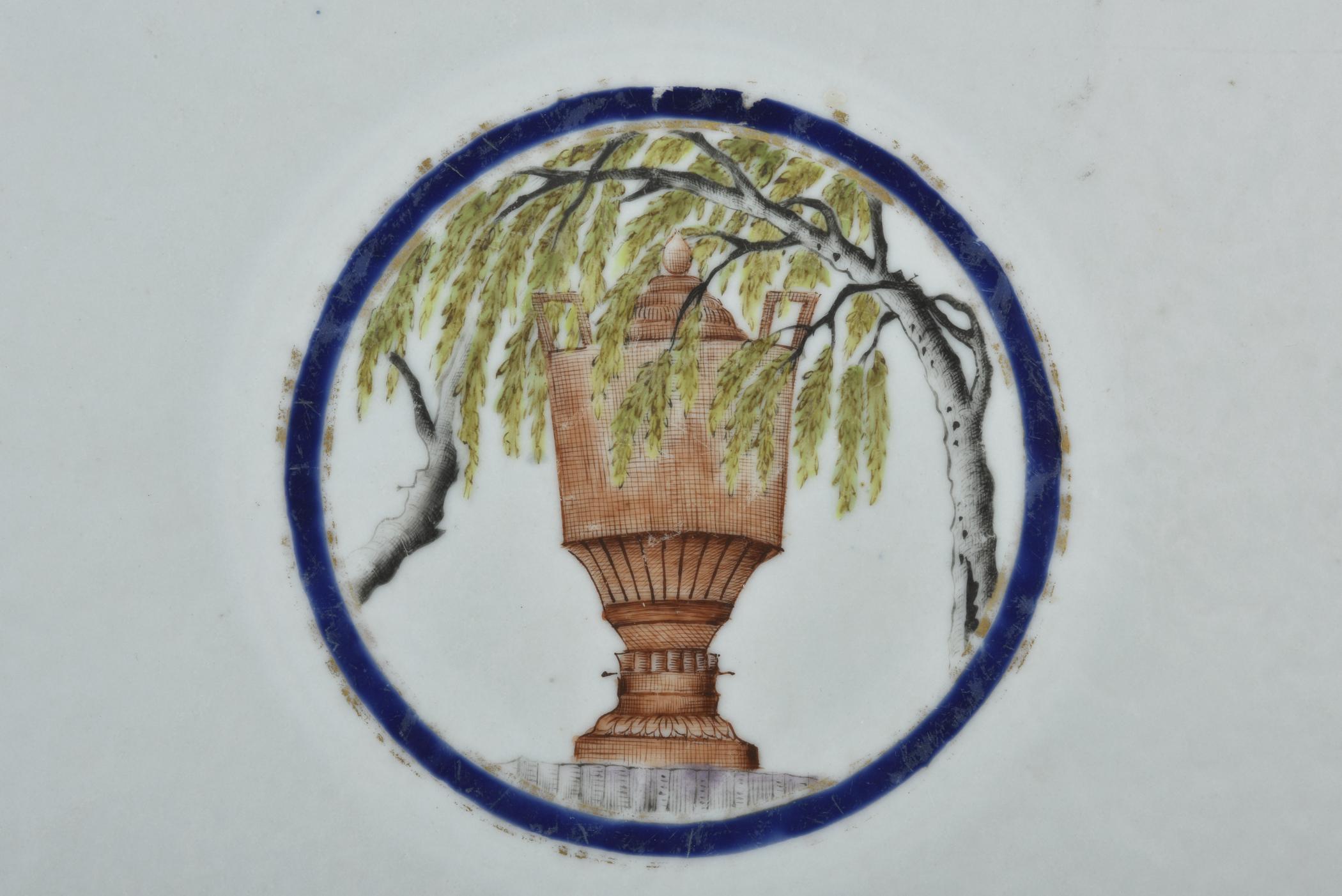 2014.0016.054 Dish, detail 1