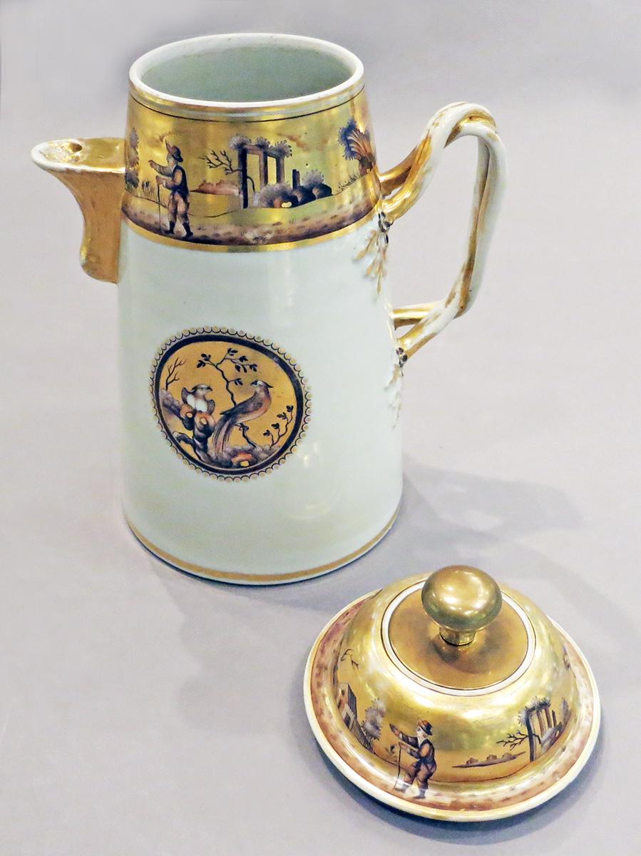 2014.0016.147 A, B Chocolate pot overall separate