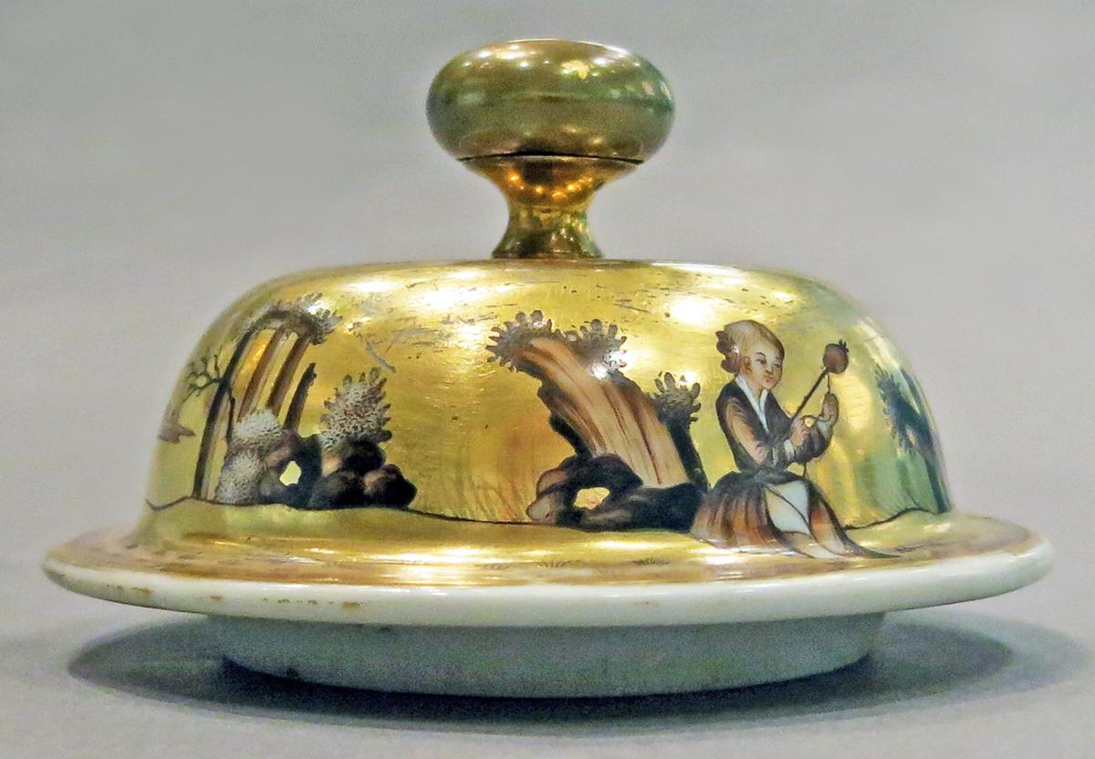 2014.0016.147 B Chocolate pot lid side 2