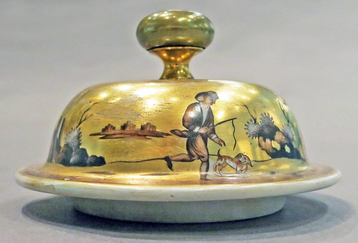 2014.0016.147 B Chocolate pot lid side 3