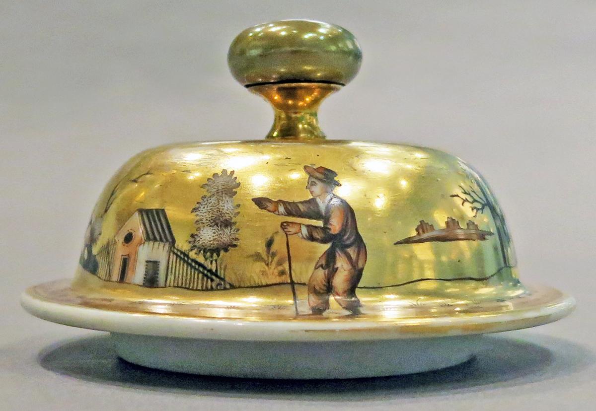 2014.0016.147 B Chocolate pot lid side 1