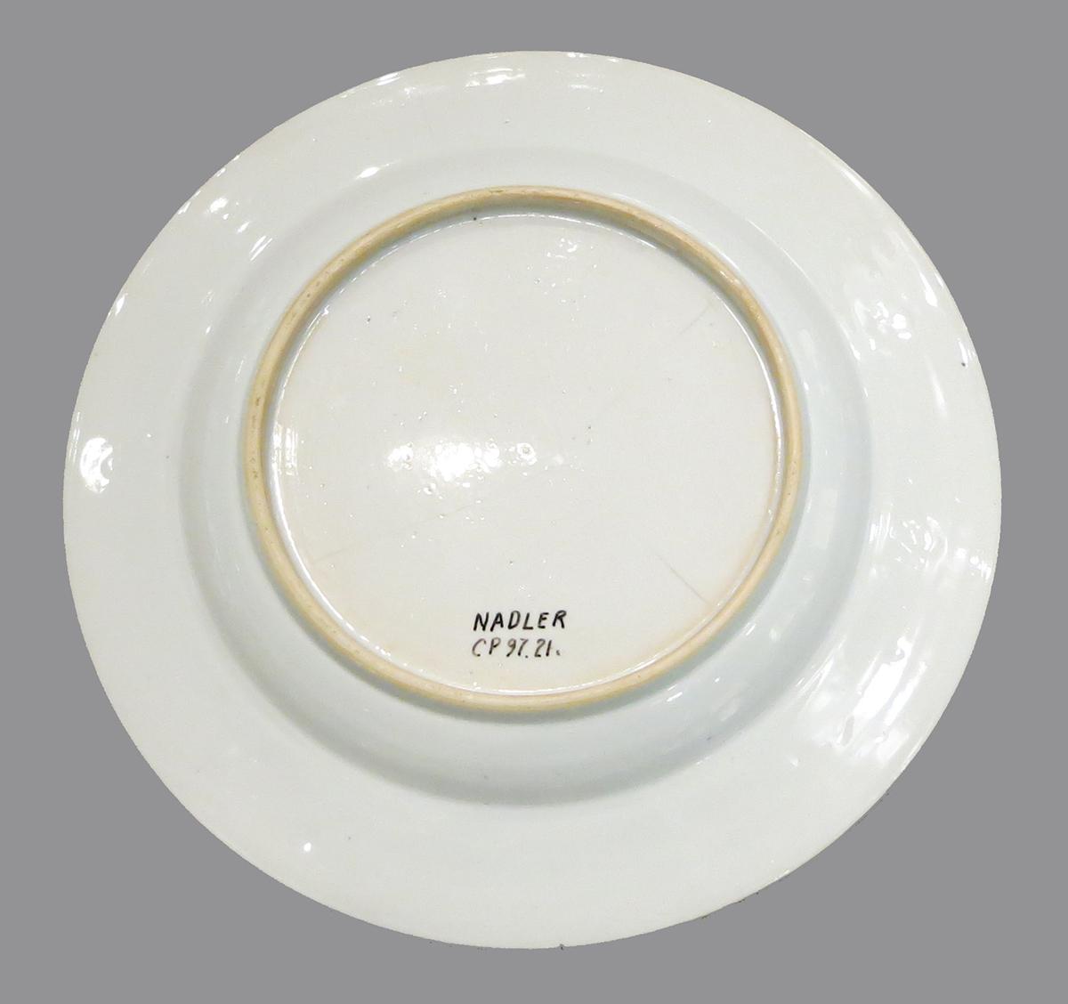 2014.0016.036.001 Dinner plate underside