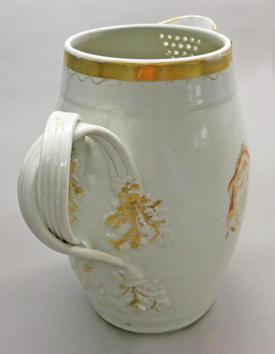 2014.0016.146.002 Jug side 3