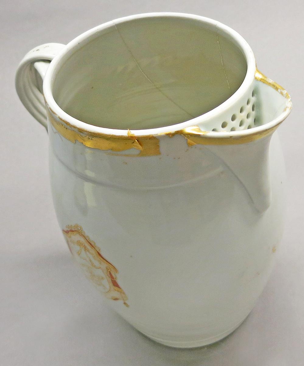 2014.0016.146.002 Jug side 4