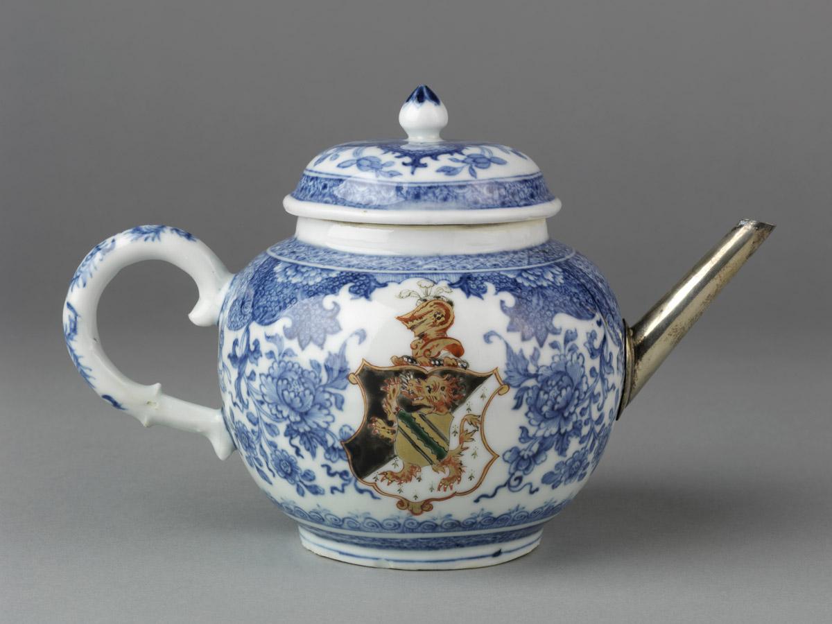 2012.0031.001 A, B Teapot side 2