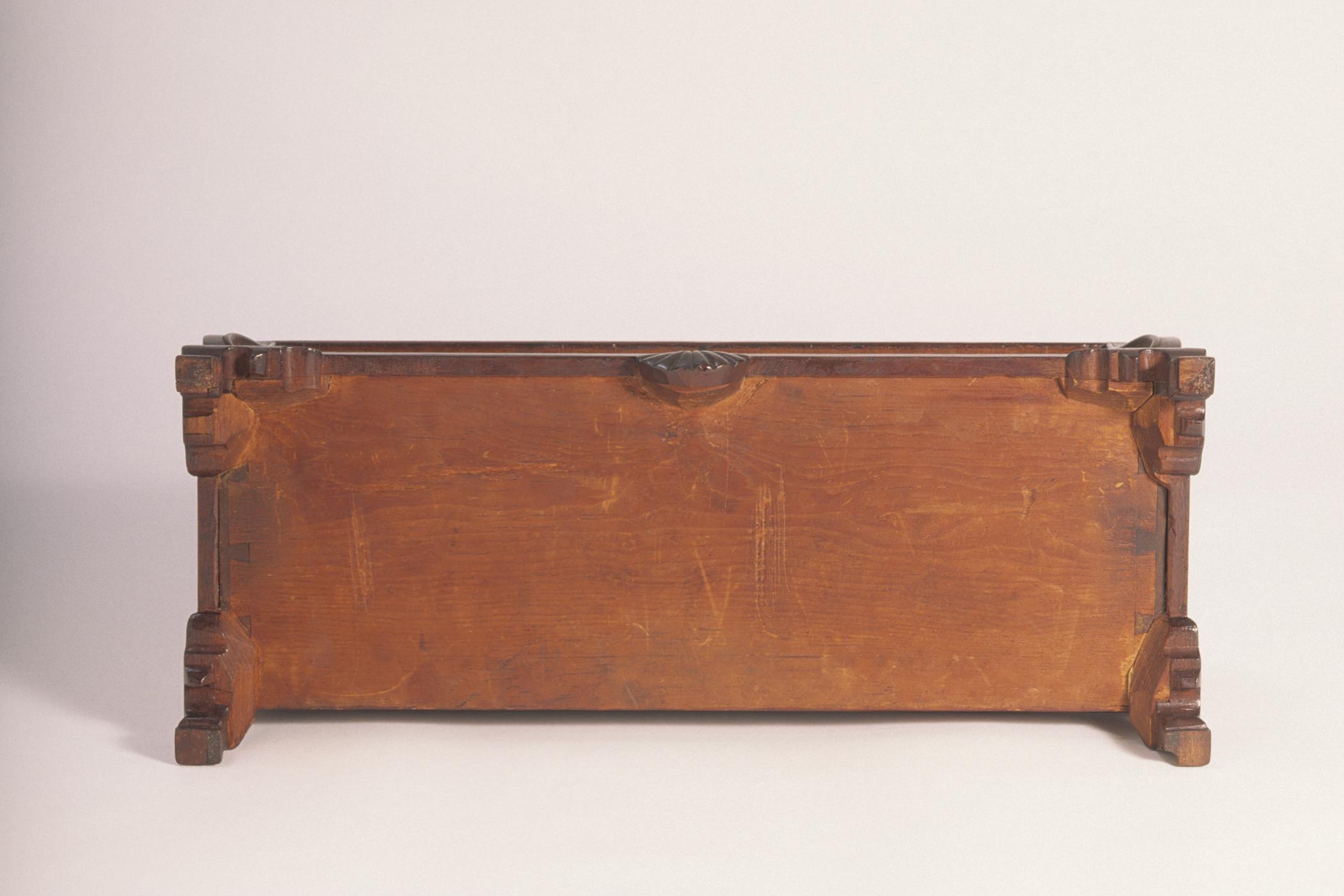1959.0640 Dressing glass, detail 2