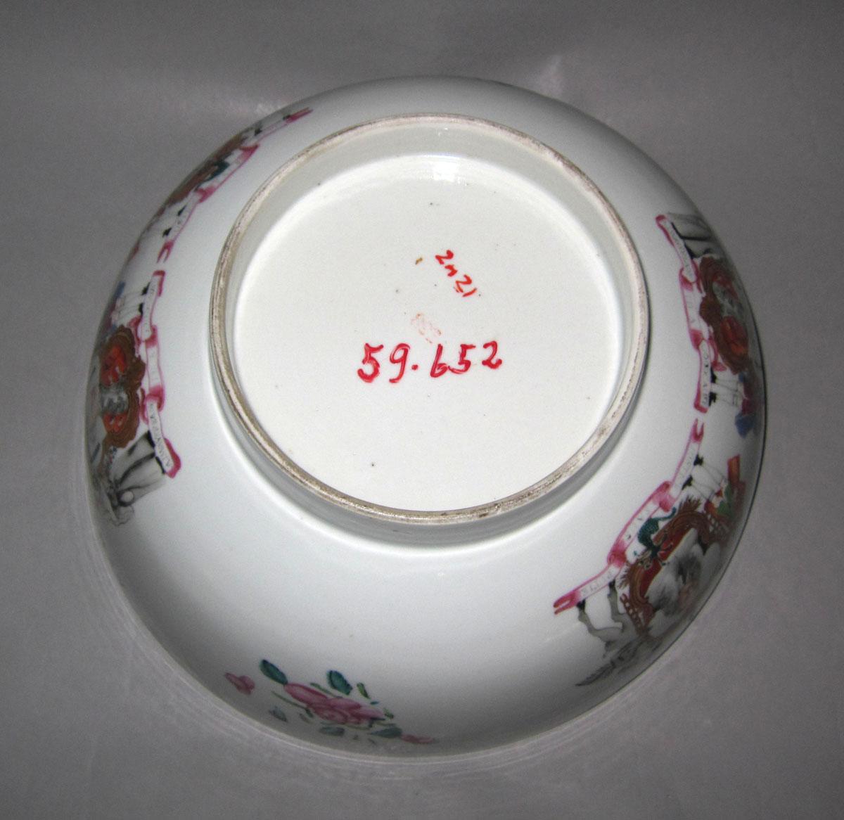 1959.0652 Porcelain punch bowl underside