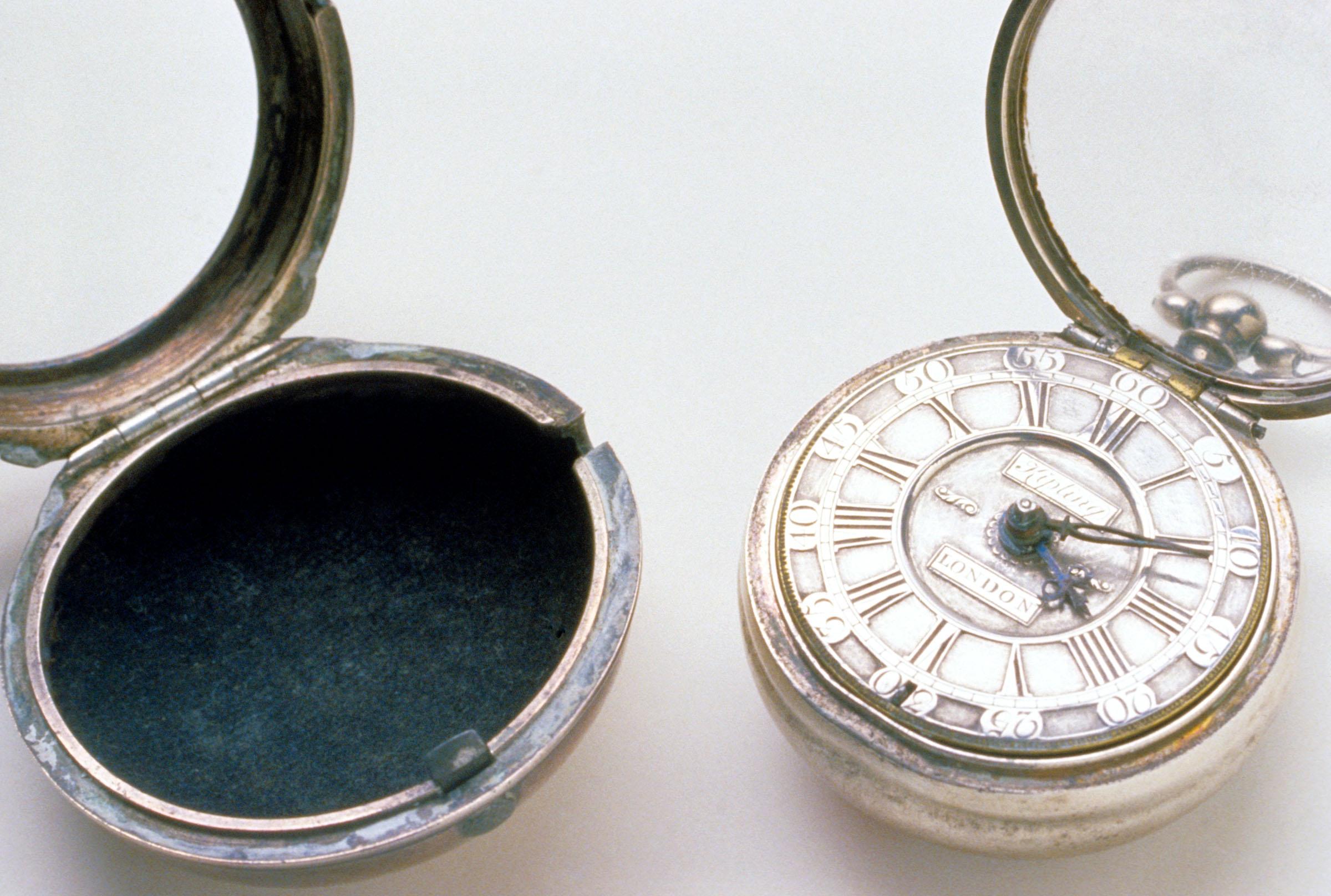 1959.0660 A-C Watch, detail 2