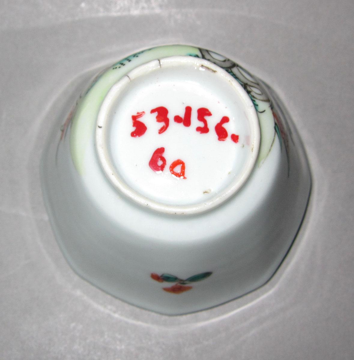 1953.0156.006 A Porcelain teacup underside