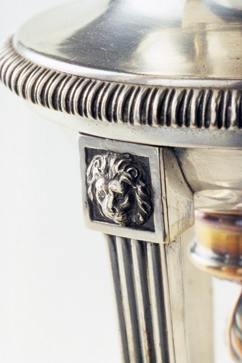 1959.0671.001,.002 Lamps, Detail
