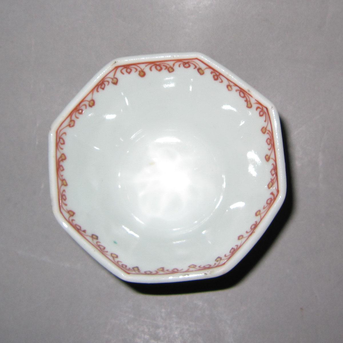 1953.0156.007 A Porcelain teacup top