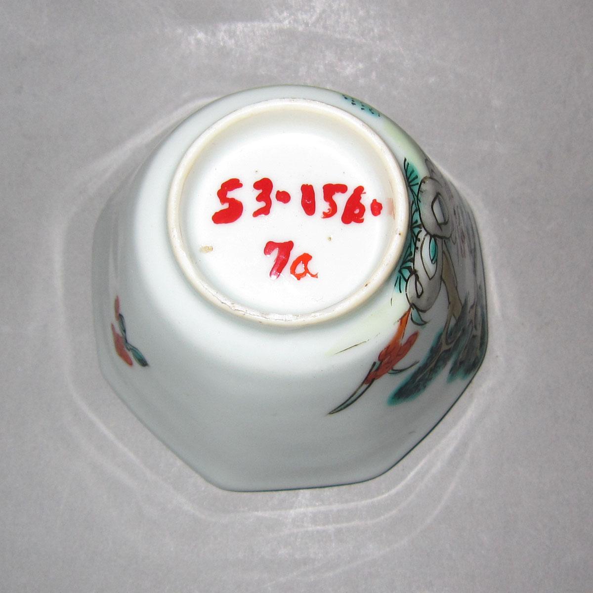 1953.0156.007 A Porcelain teacup underside