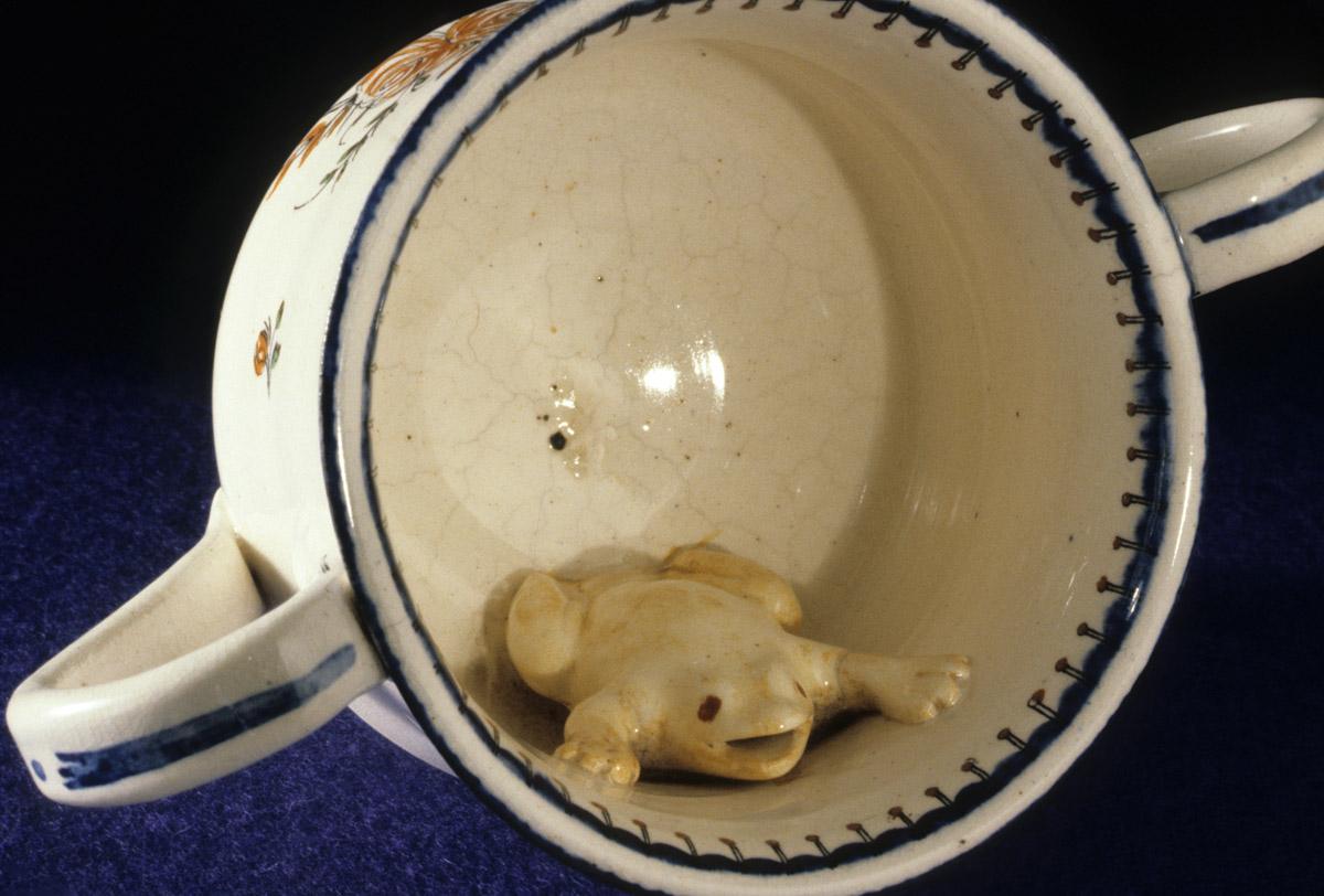 1959.0698 Pearlware cup (detail)