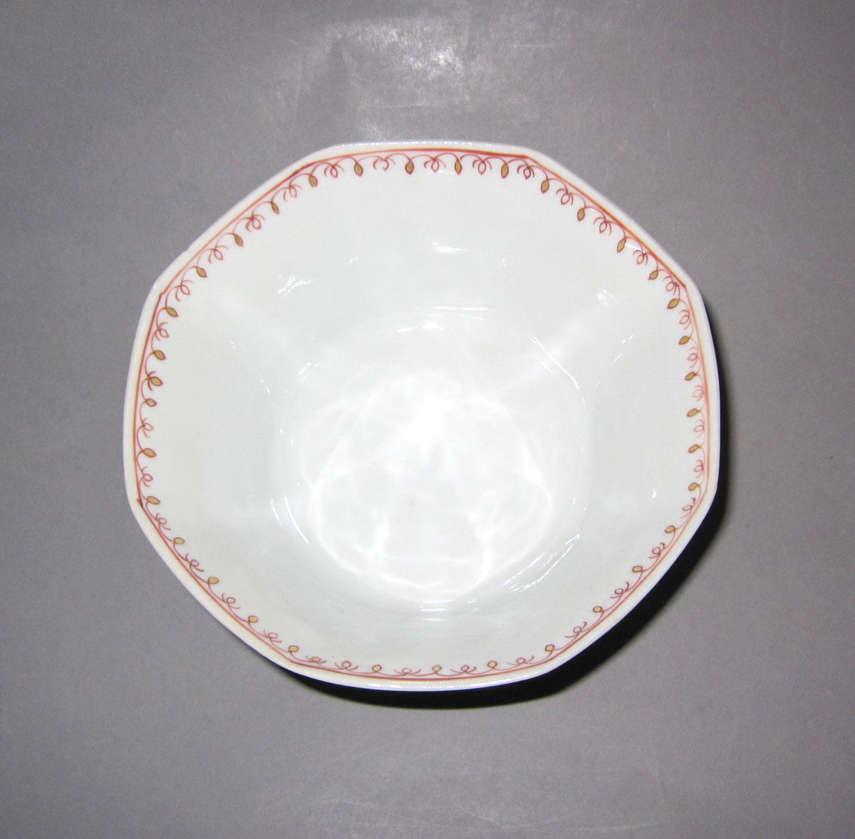 1953.0156.009 Porcelain slop bowl top
