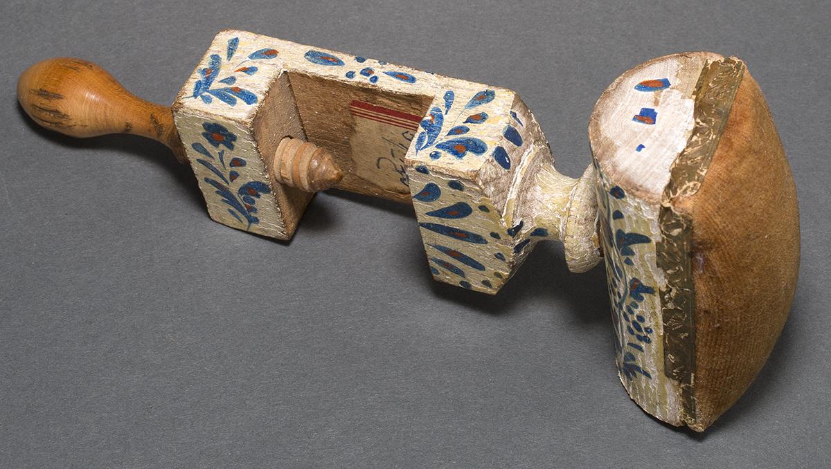 1959.0725 Pincushion Clamp, View 3