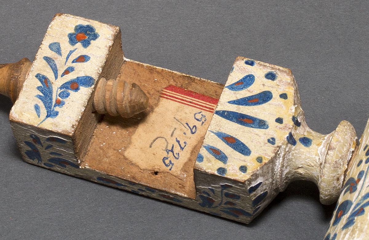 1959.0725 Pincushion Clamp, View 2 Detail