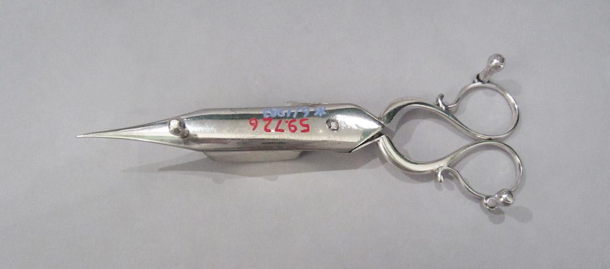1959.0726 Snuffer, underside