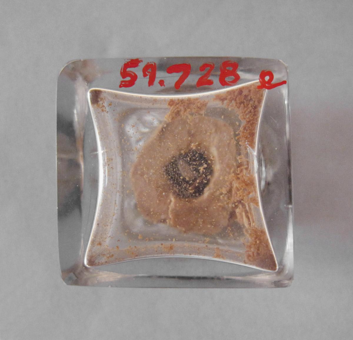 1959.0728 E Bottle, underside