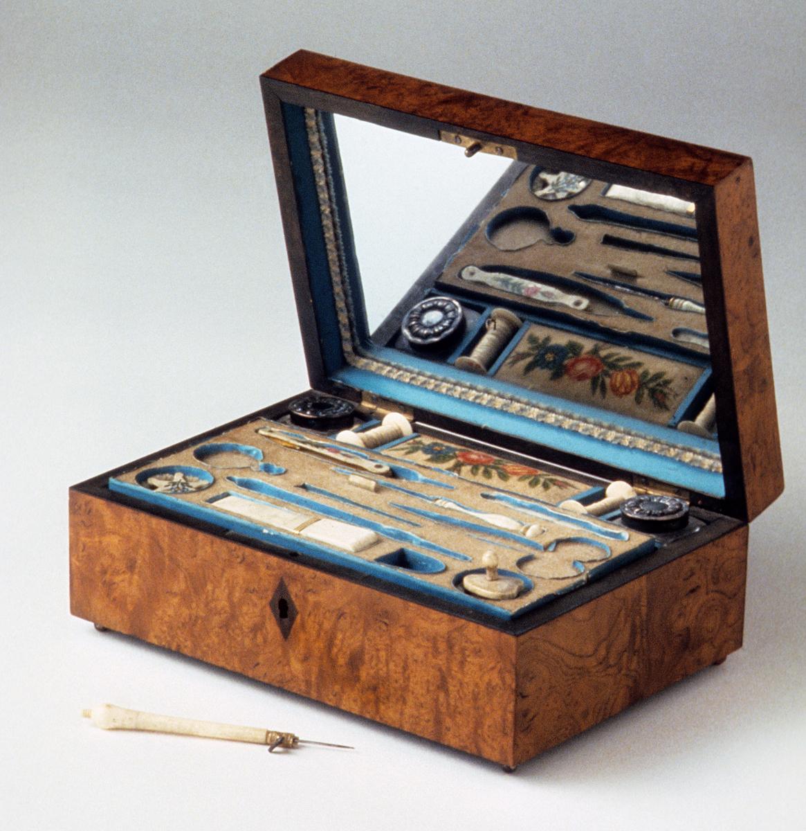 1959.0728 A-O Sewing Box