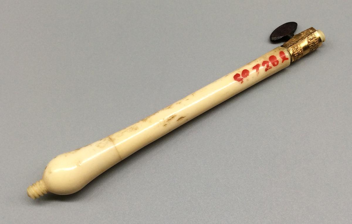 1959.0728 L Tool (for needlework), view 2