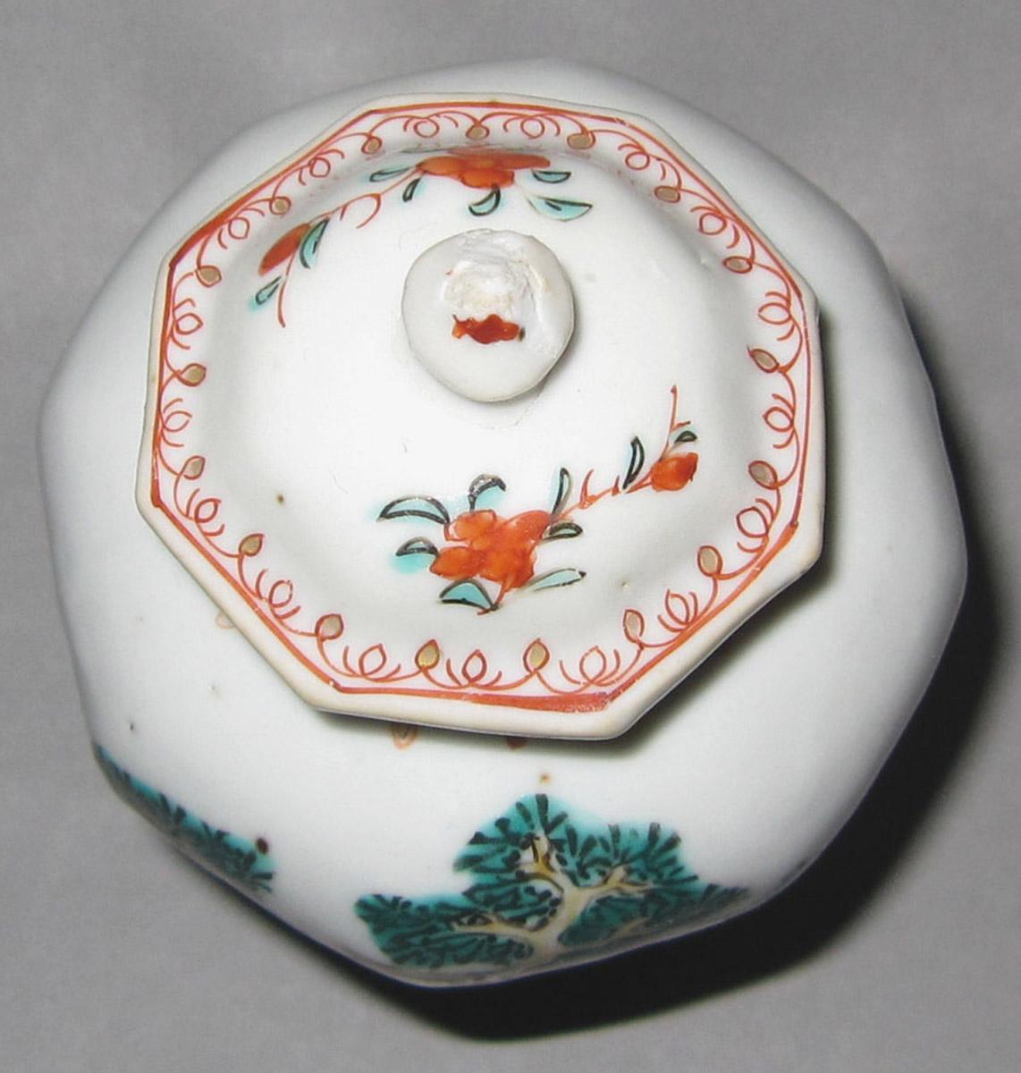 1953.0156.011 A, B Porcelain tea cannister top